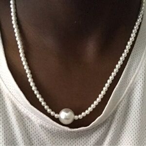 Pearl necklace with big pearl charm
